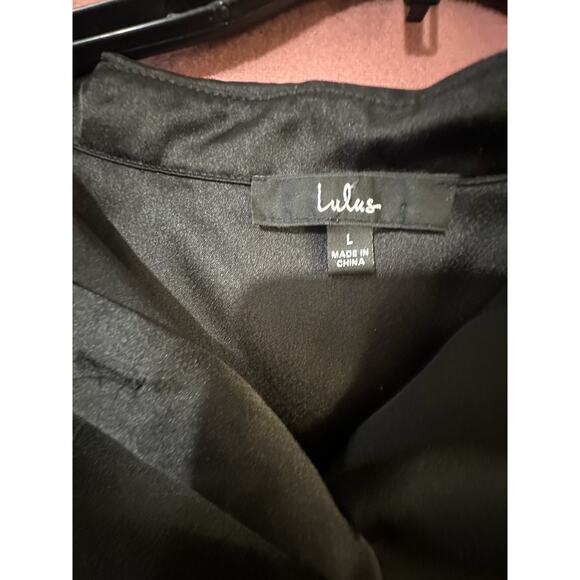 Women’s Black Silk Like Blouse Lulus L Long Sleeve Collored Button - Picture 3 of 5